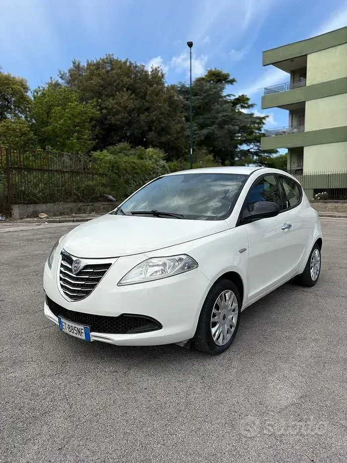 Usado Lancia Ypsilon 69 HP (50 kW) 2014 Branco Citadino