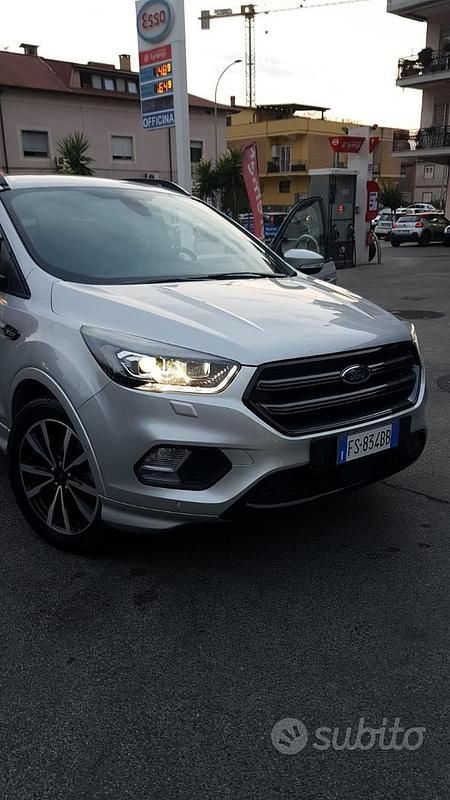 Usata Ford Kuga 120 CV (88 kW) 2018 Grigio SUV