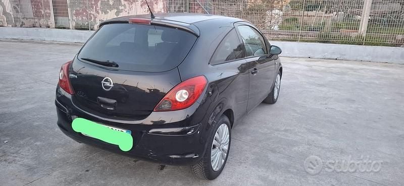 Usata Opel Corsa 85 CV (62 kW) 2012 Nero Utilitaria