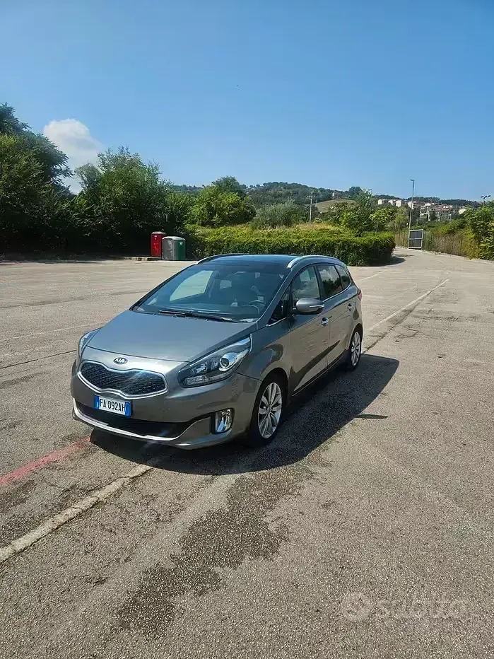 Usata Kia Carens 115 CV (84 kW) 2015 Grigio Monovolume