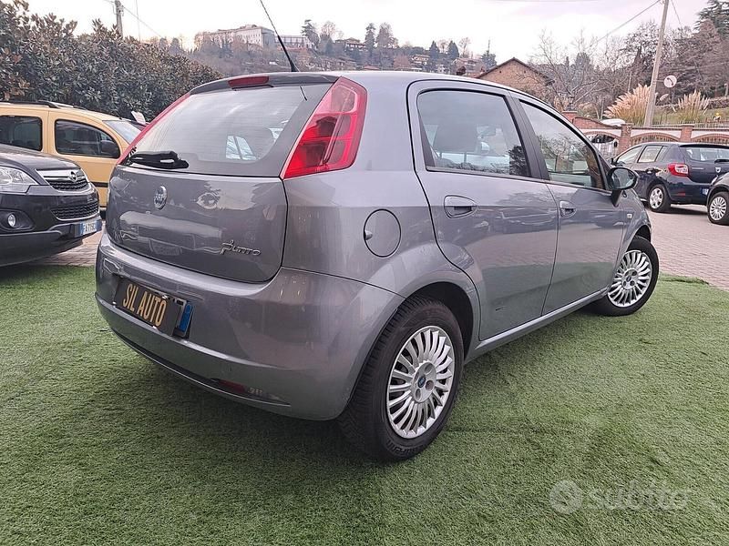 Usata Fiat Punto 65 CV (47 kW) 2006 Grigio Berlina