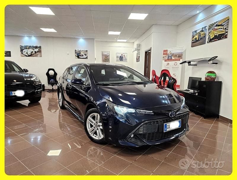 Usata Toyota Corolla Business Edition 122 CV (89 kW) 2022 Blu Station wagon