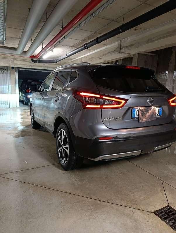 Grigio Usata 2019 Nissan Qashqai N-Connecta SUV | 14.400 € (Buon prezzo) - Immagine 1/4