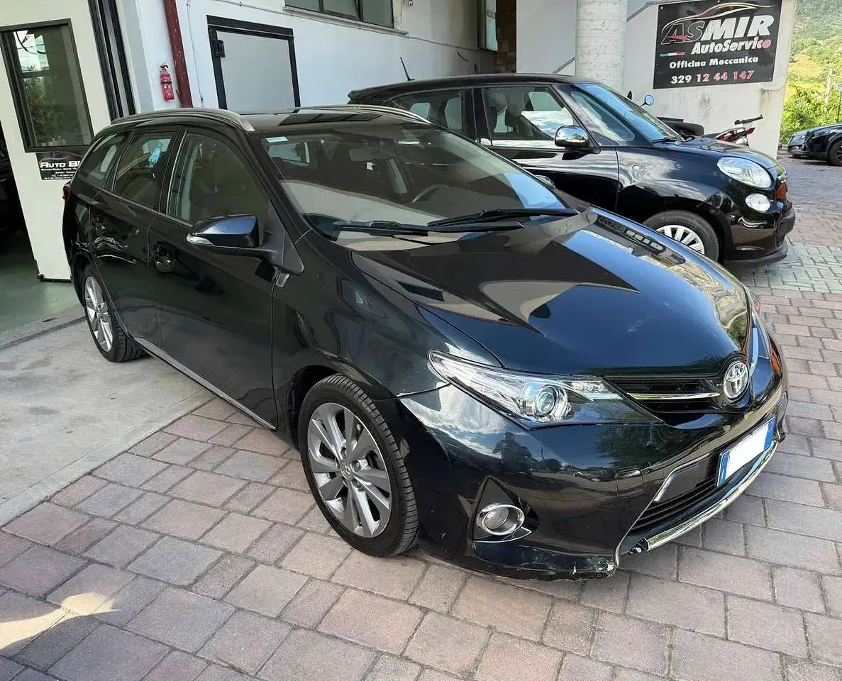 Usata Toyota Auris Hybrid Lounge 99 CV (72 kW) 2014 Blu notte scuro Station wagon