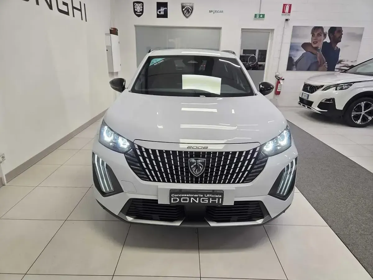 Usata Peugeot 2008 Allure 131 CV (96 kW) 2025 Okenite SUV