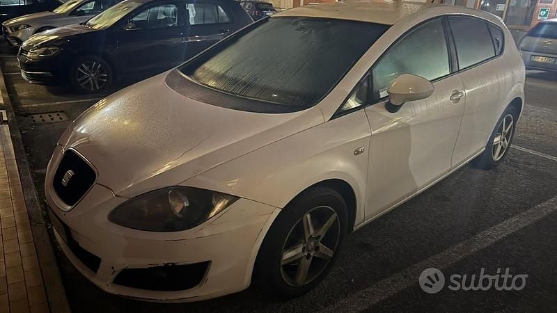 Bianco Usata 2011 Seat Leon Due volumi | 2500 € - Immagine 1/2