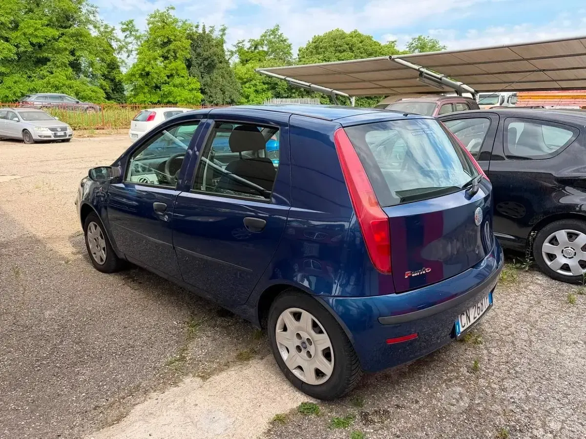 Usata Fiat Punto Dynamic 60 CV (44 kW) 2004 Blu Utilitaria
