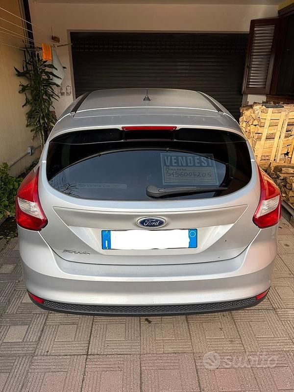 Usata Ford Focus 115 CV (84 kW) 2012 Grigio Berlina