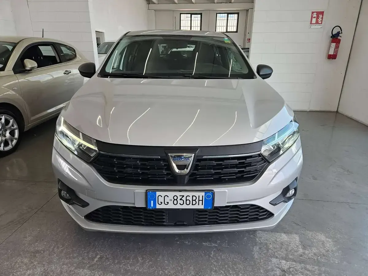 Begagnad Dacia Sandero Comfort 101 HK (74 kW) 2021 Silver Sedan