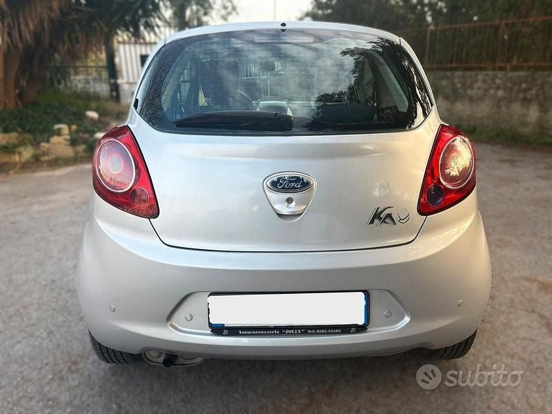Usata Ford Ka Individual 69 CV (50 kW) 2012 Grigio Berlina