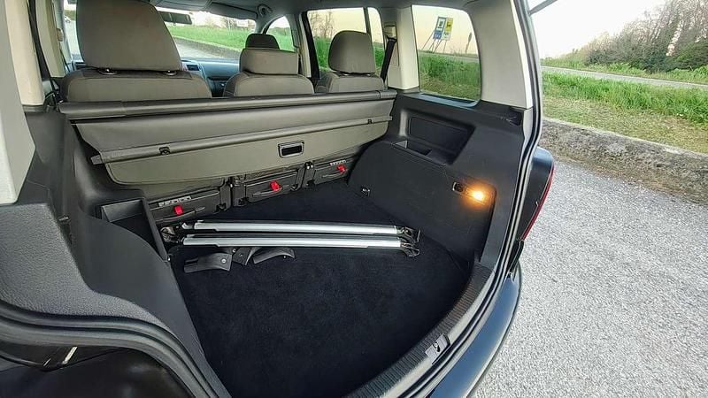 Usata VW Touran Highline 105 CV (77 kW) 2009 Nero Monovolume