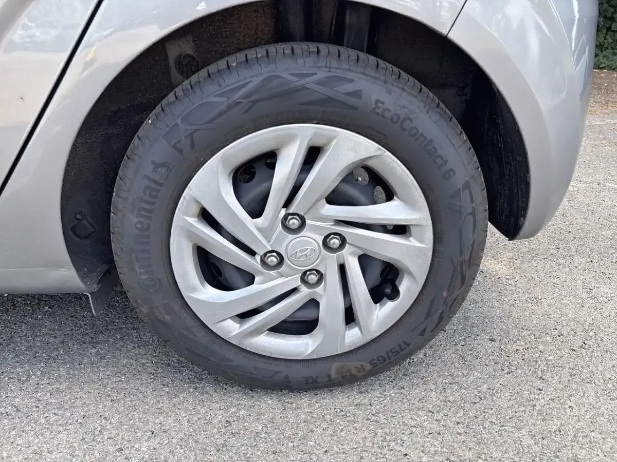 Usata Hyundai i10 Advanced 69 CV (50 kW) 2023 Grigio Utilitaria