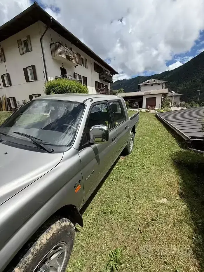 Usata Mitsubishi L200 100 CV (73 kW) 1997 Grigio Pick-up
