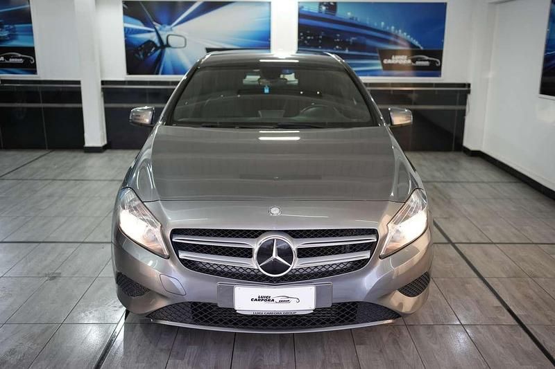Usata Mercedes A200 136 CV (100 kW) 2015 Grigio opaco Berlina