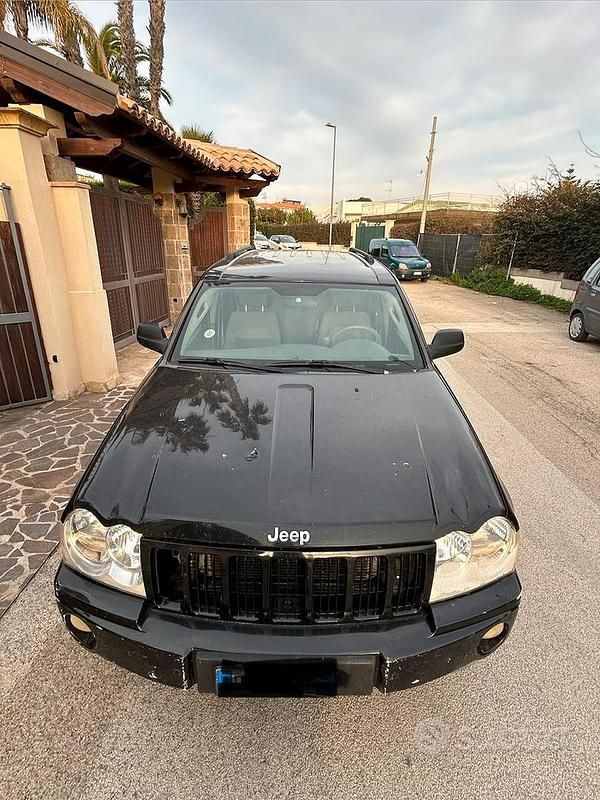 Usata Jeep Grand Cherokee Overland 218 CV (160 kW) 2006 Nero SUV