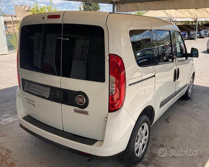 Usata Fiat Doblò 105 CV (77 kW) 2016 Bianco Monovolume