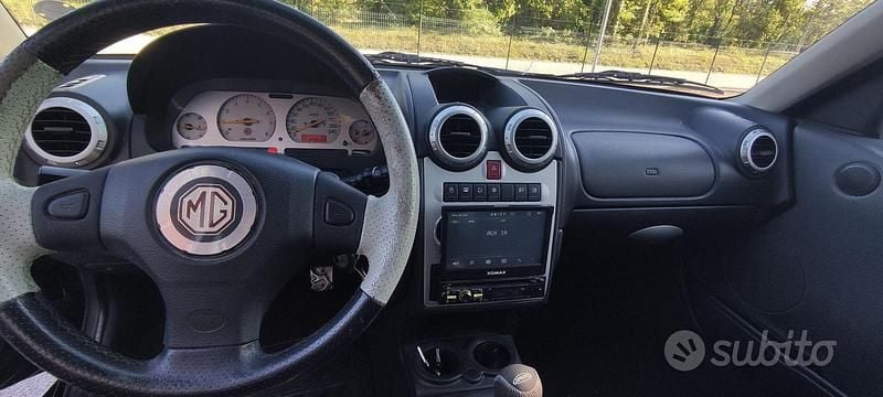 Usata MG ZR 105 CV (77 kW) 2004 Utilitaria