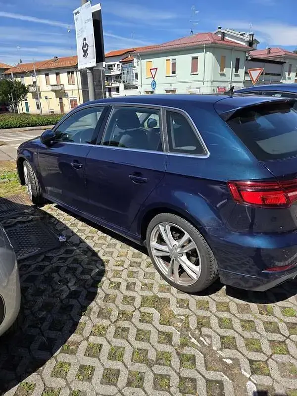 Usata Audi A3 Admired 116 CV (85 kW) 2019 Blu/azzurro Berlina