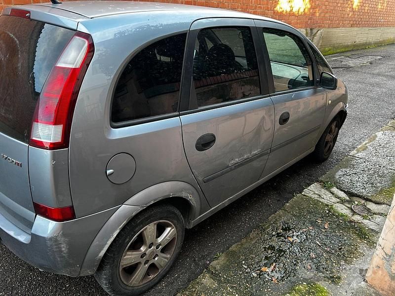 Usata Opel Meriva Enjoy 101 CV (74 kW) 2004 Grigio Monovolume