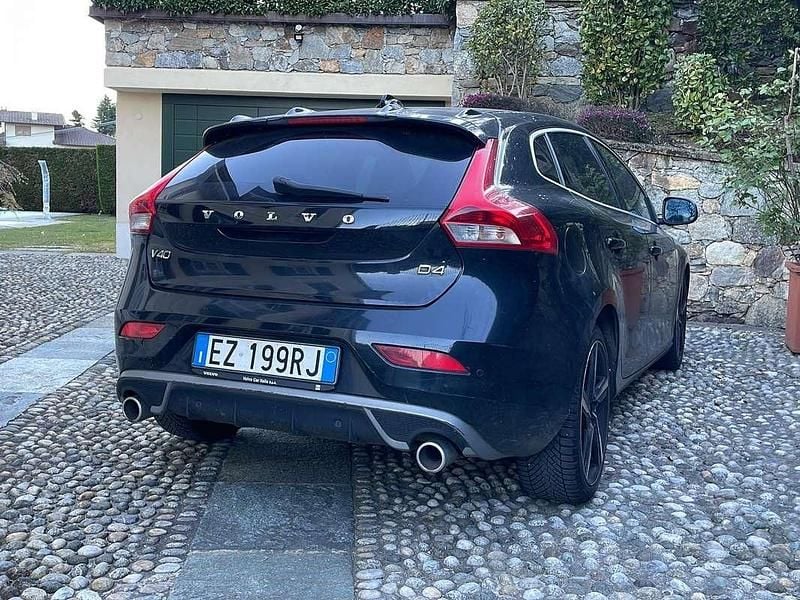 Usata Volvo V40 R-Design Kinetic 190 CV (139 kW) 2015 Nero Berlina