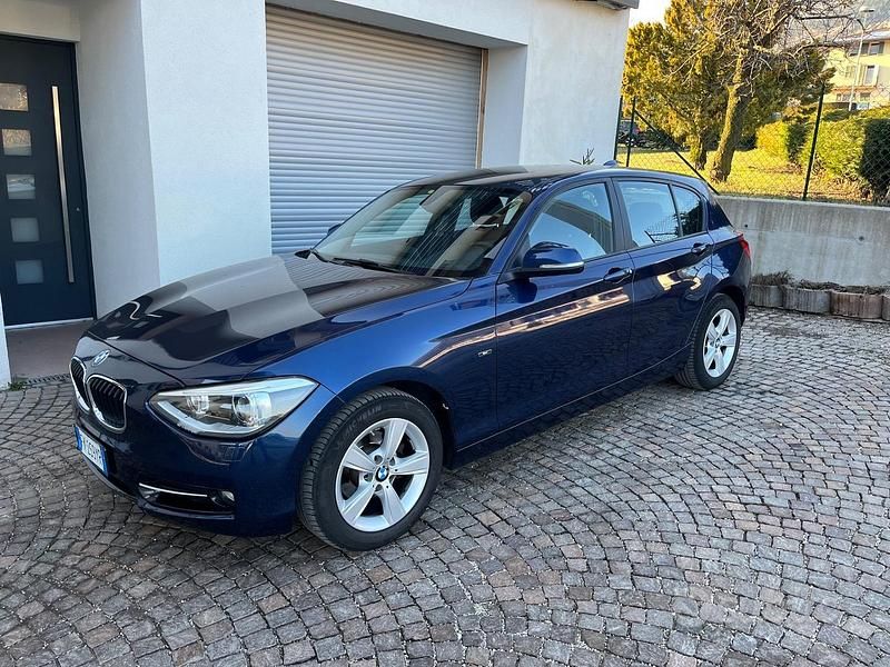 Usata BMW 118 Sport Line 143 CV (105 kW) 2014 Blu Utilitaria