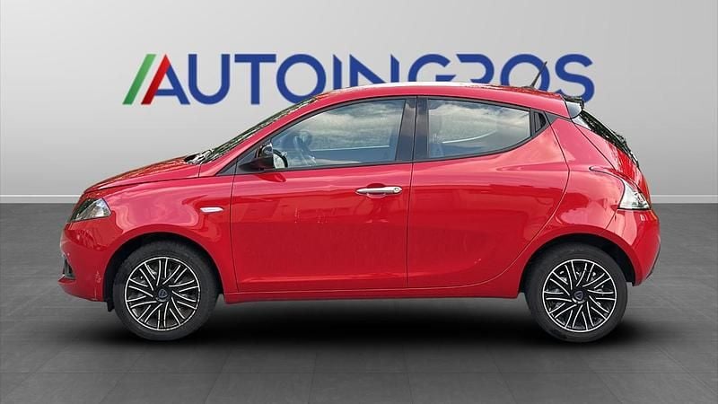 Usata Lancia Ypsilon Gold 69 CV (50 kW) 2023 Rosso Utilitaria