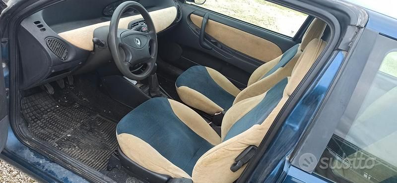 Usata Lancia Ypsilon 60 CV (44 kW) 1999 Blu Utilitaria