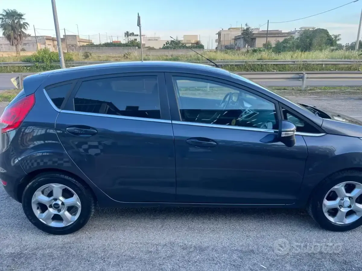 Second-hand Ford Fiesta Titanium 92 CP (67 kW) 2010 Gri Berlinǎ