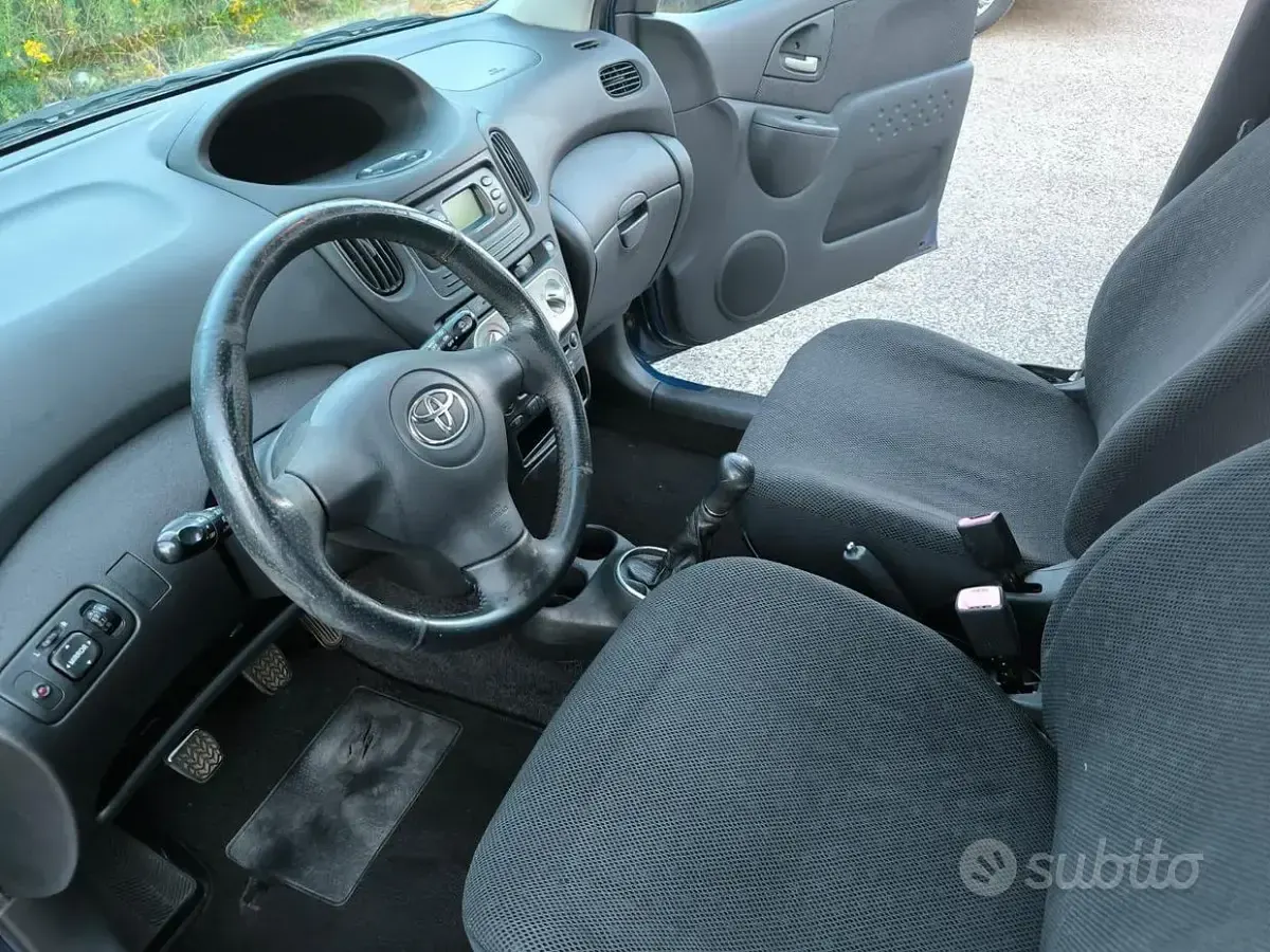 Usata Toyota Yaris 84 CV (61 kW) 2005 Bluazzurro Monovolume
