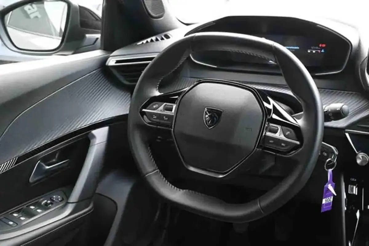 Usata Peugeot 2008 Allure 101 CV (74 kW) 2025 Blu SUV