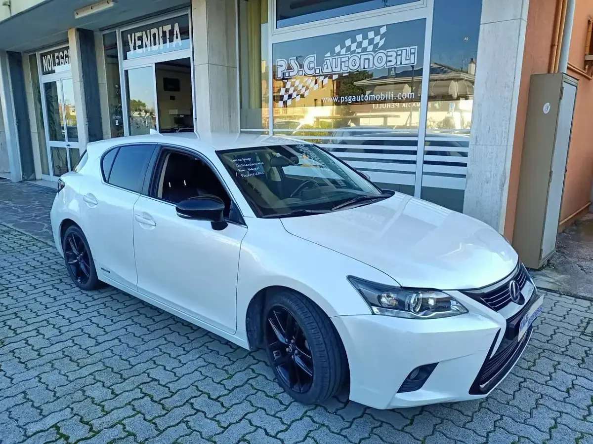 Usata Lexus CT200h 99 CV (72 kW) 2017 Bianco Berlina