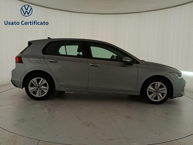 Usata VW Golf VIII Life 115 CV (84 kW) 2025 Grigio Berlina