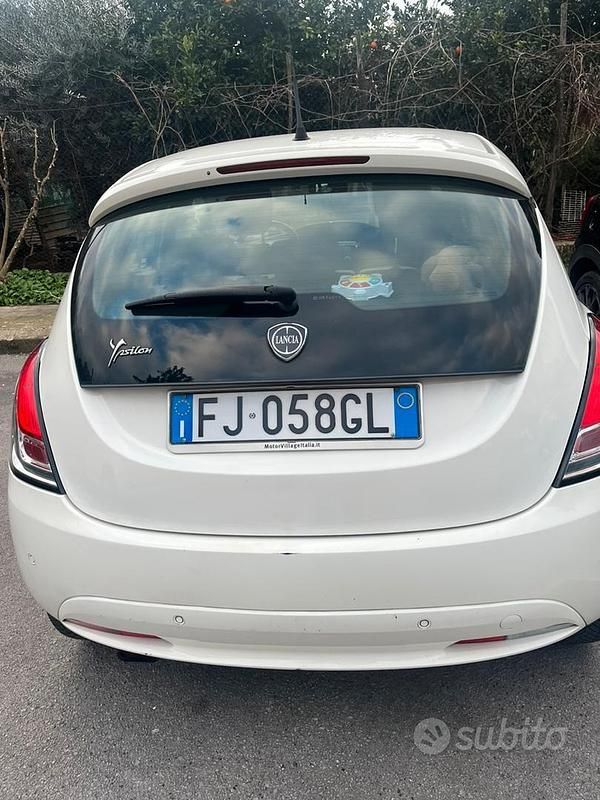 Usata Lancia Ypsilon Gold 69 CV (50 kW) 2017 Bianco Utilitaria