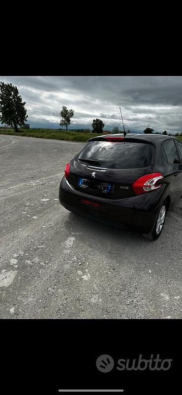 Usata Peugeot 208 68 CV (50 kW) 2013 Marrone Utilitaria