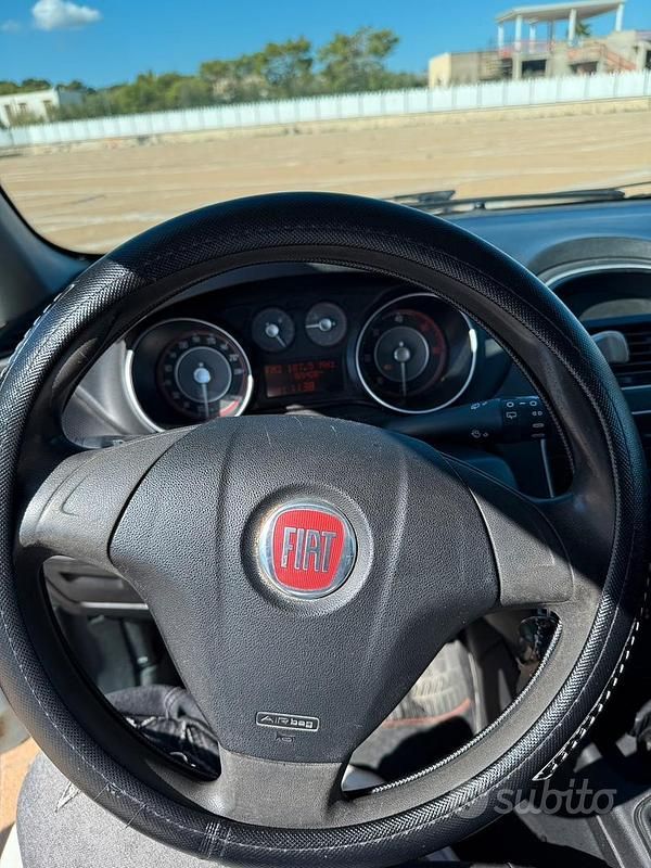 Usata Fiat Punto 75 CV (55 kW) 2015 Bianco Utilitaria