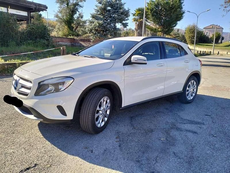 Usata Mercedes GLA180 Business 109 CV (80 kW) 2017 SUV
