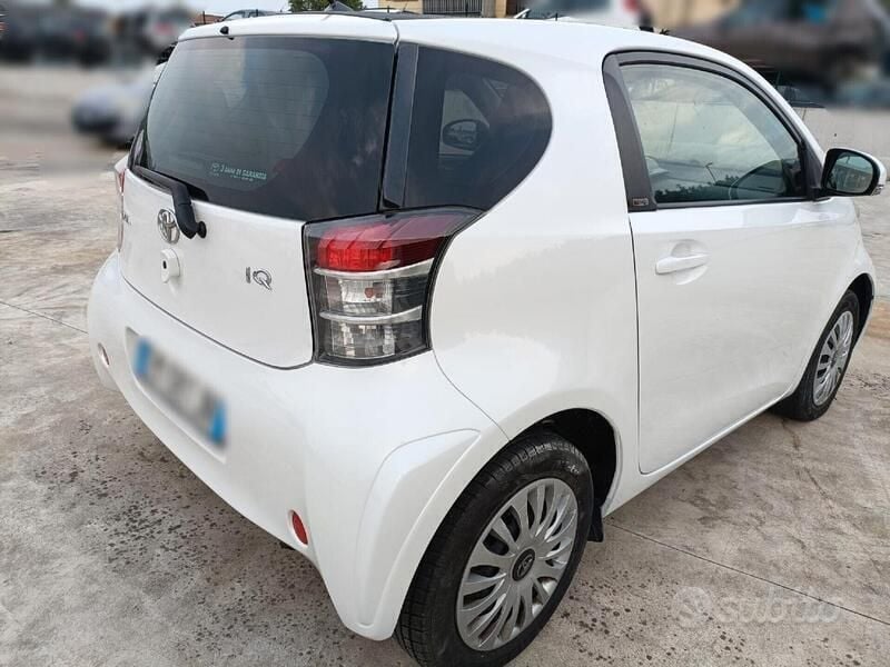 Gebraucht Toyota iQ Trend 68 PS (50 kW) 2012 Weiß Kleinwagen