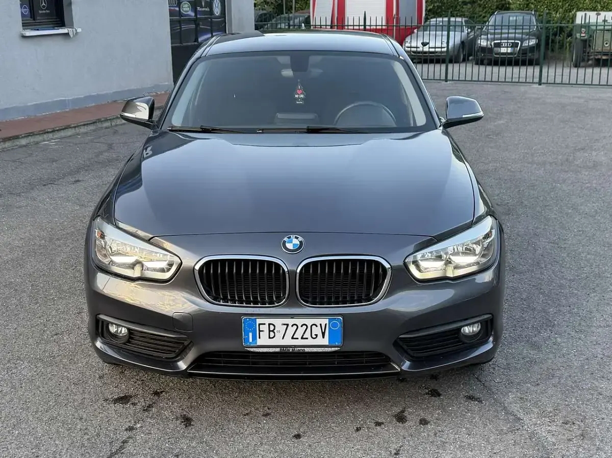 Usata BMW 114 Urban Line 95 CV (69 kW) 2015 Grigio Utilitaria