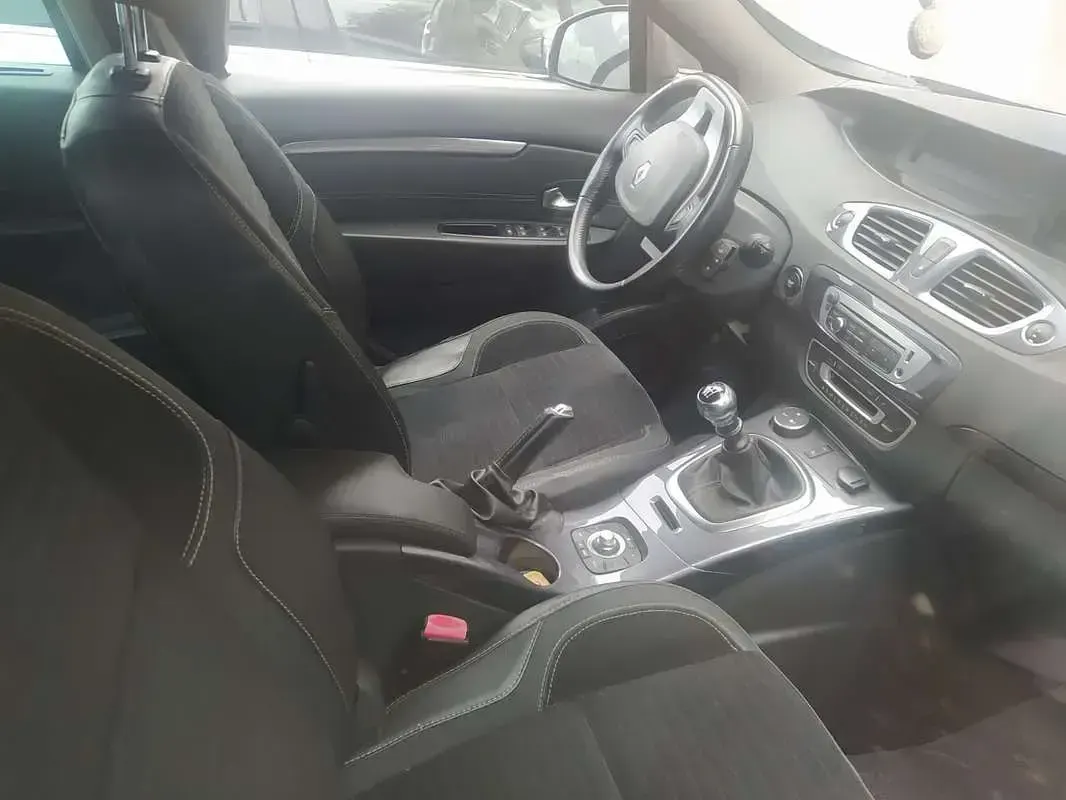 Usata Renault Scénic LIMITED 95 CV (69 kW) 2014 Grigio Monovolume