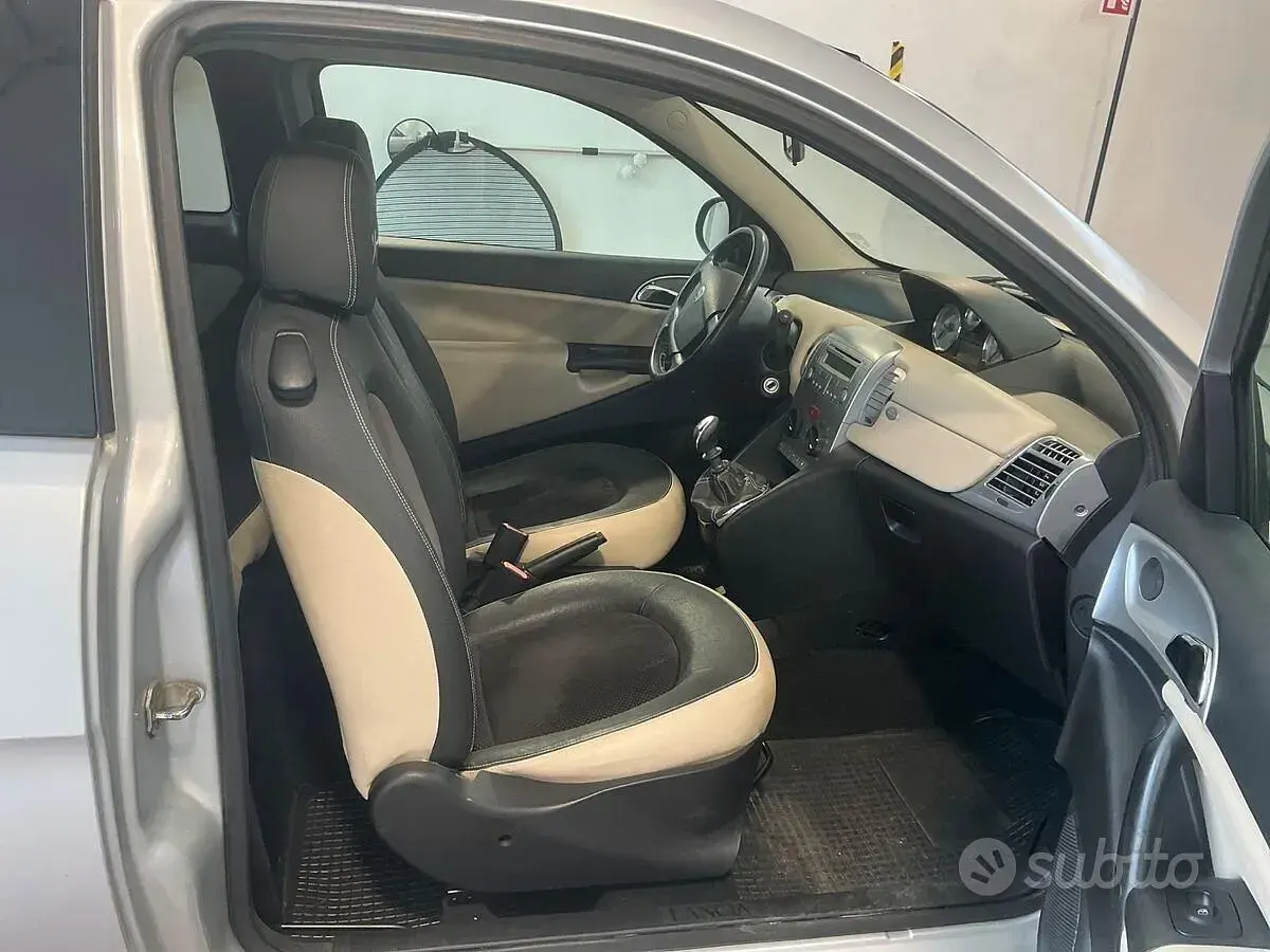 Usata Lancia Ypsilon 77 CV (56 kW) 2010 Grigio Utilitaria