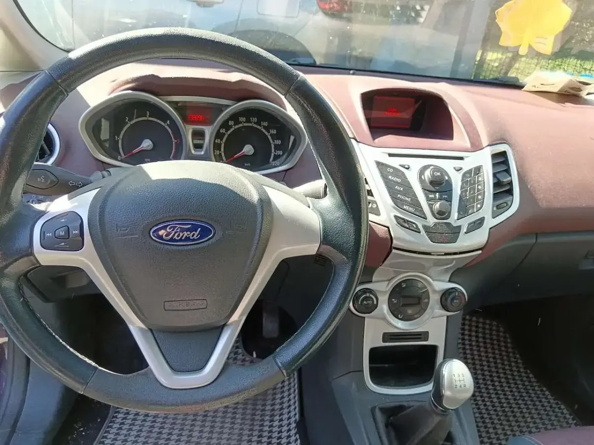 Usata Ford Fiesta Titanium 90 CV (66 kW) 2010 Lilla Berlina