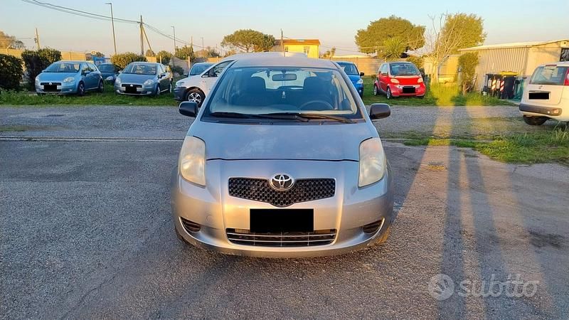 Usata Toyota Yaris 69 CV (50 kW) 2006 Grigio Berlina