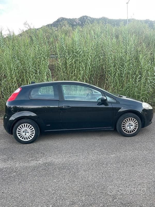 Usata Fiat Grande Punto Active 65 CV (47 kW) 2005 Nero Utilitaria