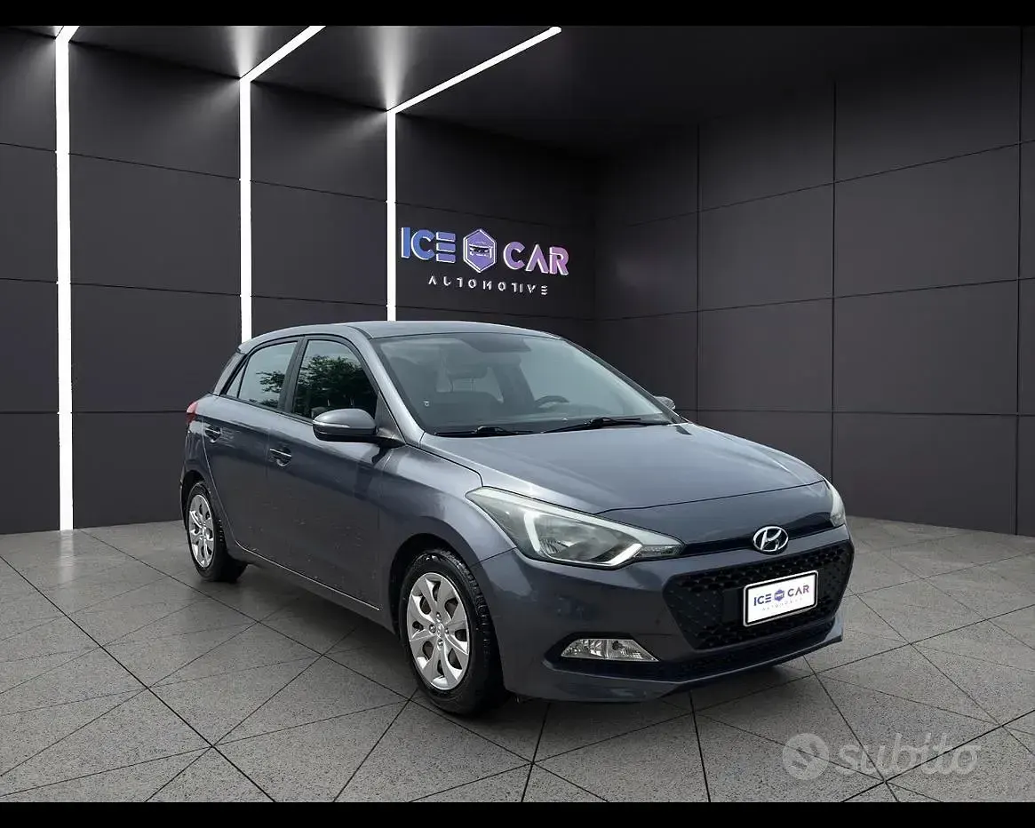 Begagnad Hyundai i20 Classic 75 HK (55 kW) 2015 Grå Sedan