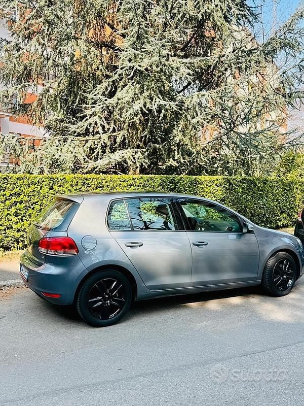 Usata VW Golf VI Comfortline 102 CV (75 kW) 2009 Grigio Utilitaria