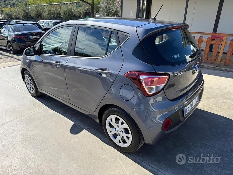 Usata Hyundai i10 Style 69 CV (50 kW) 2018 Grigio Utilitaria