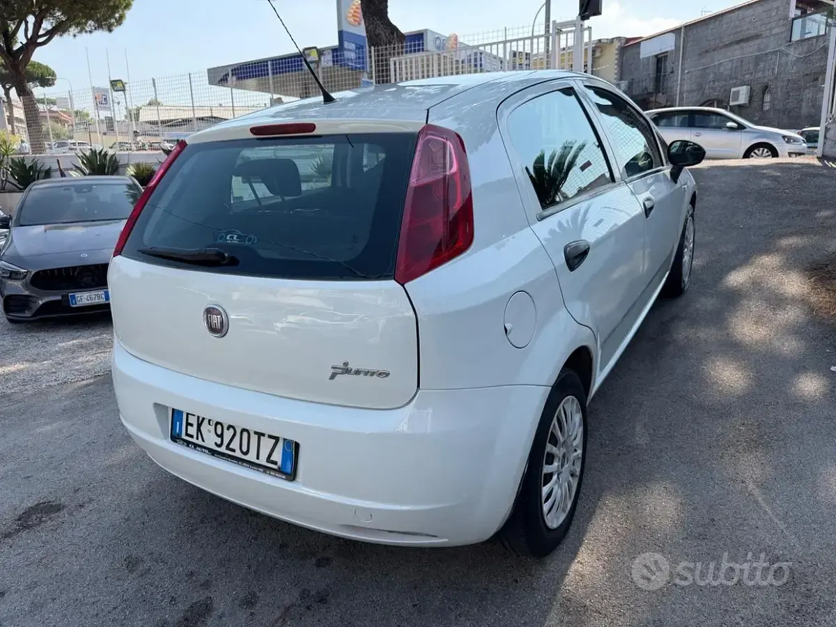Usata Fiat Grande Punto S 75 CV (55 kW) 2011 Bianco Utilitaria