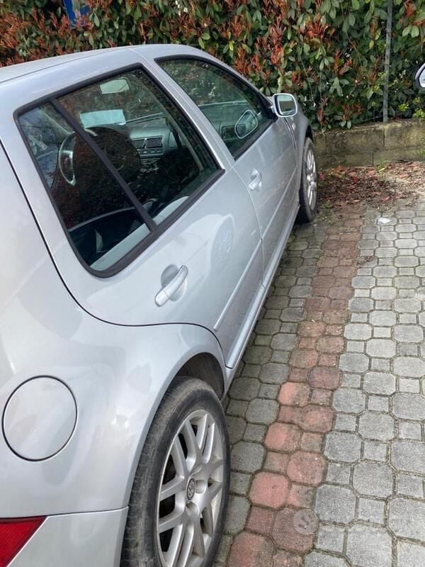 Usata VW Golf IV 110 CV (80 kW) 2002 Grigio Utilitaria