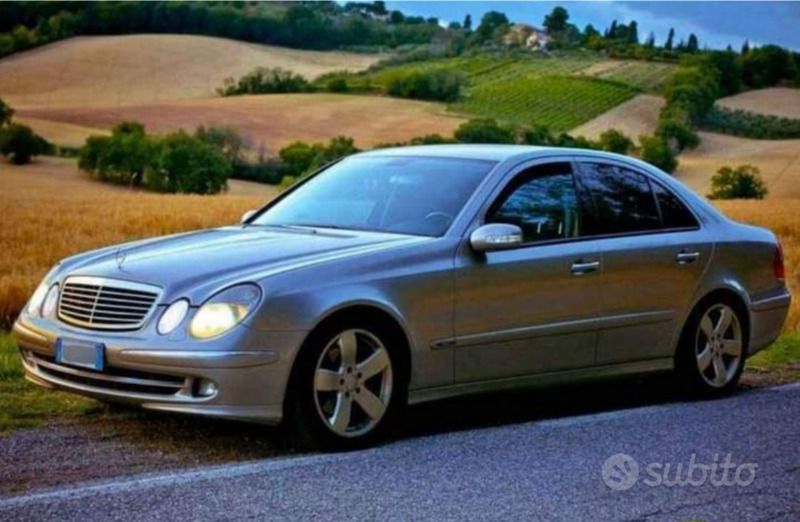 Usata Mercedes E270 177 CV (130 kW) 2005 Grigio Berlina