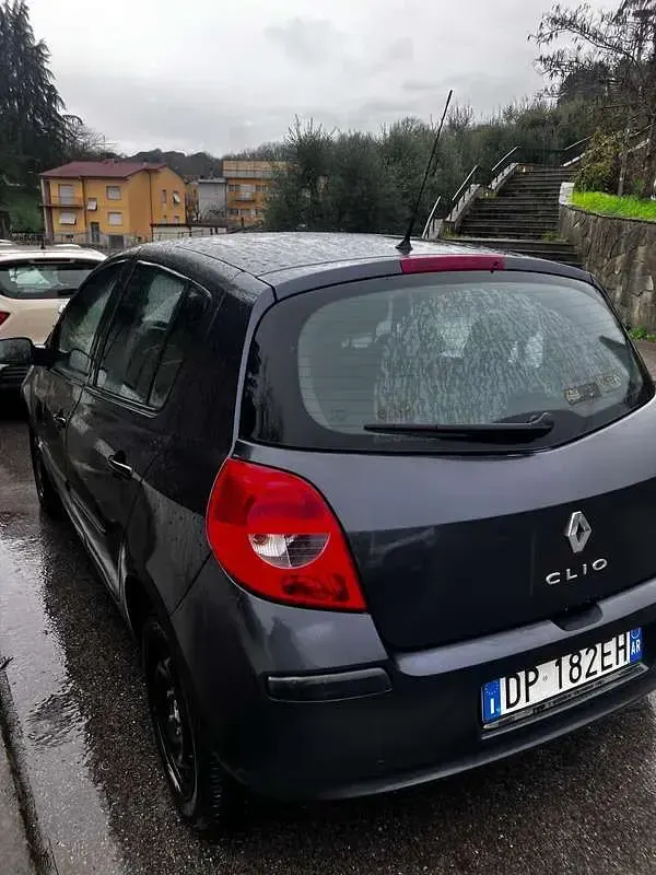 Usata Renault Clio II Authentique 75 CV (55 kW) 2008 Nero Berlina